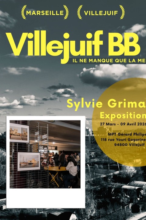 Deux villes. Deux ancrages. Un même sentiment d’appartenance.  Entre Villejuif et Marseille, mon regard circule, hésite, se mélange. Ces deux territoires, éloignés géographiquement, se répondent pourtant intimement : ce sont des lieux où je vis, où je reviens, où je me reconnais.  L’exposition se déploie comme une déambulation. Une balade photographique où l’on glisse d’une ville à l’autre sans toujours savoir laquelle l’on traverse. Les paysages urbains se confondent : avenues larges, pieds d’immeubles, lignes d’horizon façonnées par le béton et la lumière.  Mais au cœur de ces images, il y a surtout des présences.  J’ai voulu croiser les regards, aller à la rencontre de celles et ceux qui font battre Villejuif et Marseille. Les photographier là où ils vivent, là où ils marchent, attendent, rêvent.  Dans ces espaces du quotidien qui leur appartiennent, et qu’ils habitent autant qu’ils les transforment. Ces portraits, mis en regard, dessinent un territoire commun — fait de visages, d’histoires et de fragments de vie.   Sylvie Grima, Photographe Exposition "Villejuif BB, il ne manque que la mer" Avril 2026