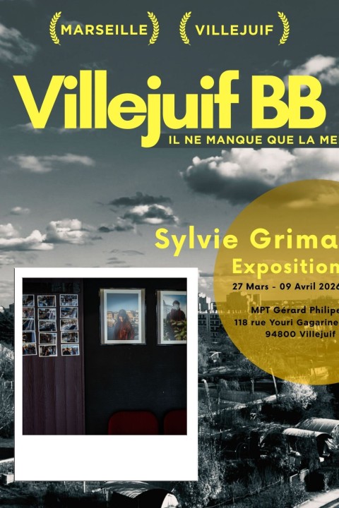 Deux villes. Deux ancrages. Un même sentiment d’appartenance.  Entre Villejuif et Marseille, mon regard circule, hésite, se mélange. Ces deux territoires, éloignés géographiquement, se répondent pourtant intimement : ce sont des lieux où je vis, où je reviens, où je me reconnais.  L’exposition se déploie comme une déambulation. Une balade photographique où l’on glisse d’une ville à l’autre sans toujours savoir laquelle l’on traverse. Les paysages urbains se confondent : avenues larges, pieds d’immeubles, lignes d’horizon façonnées par le béton et la lumière.  Mais au cœur de ces images, il y a surtout des présences.  J’ai voulu croiser les regards, aller à la rencontre de celles et ceux qui font battre Villejuif et Marseille. Les photographier là où ils vivent, là où ils marchent, attendent, rêvent.  Dans ces espaces du quotidien qui leur appartiennent, et qu’ils habitent autant qu’ils les transforment. Ces portraits, mis en regard, dessinent un territoire commun — fait de visages, d’histoires et de fragments de vie.   Sylvie Grima, Photographe Exposition "Villejuif BB, il ne manque que la mer" Avril 2026